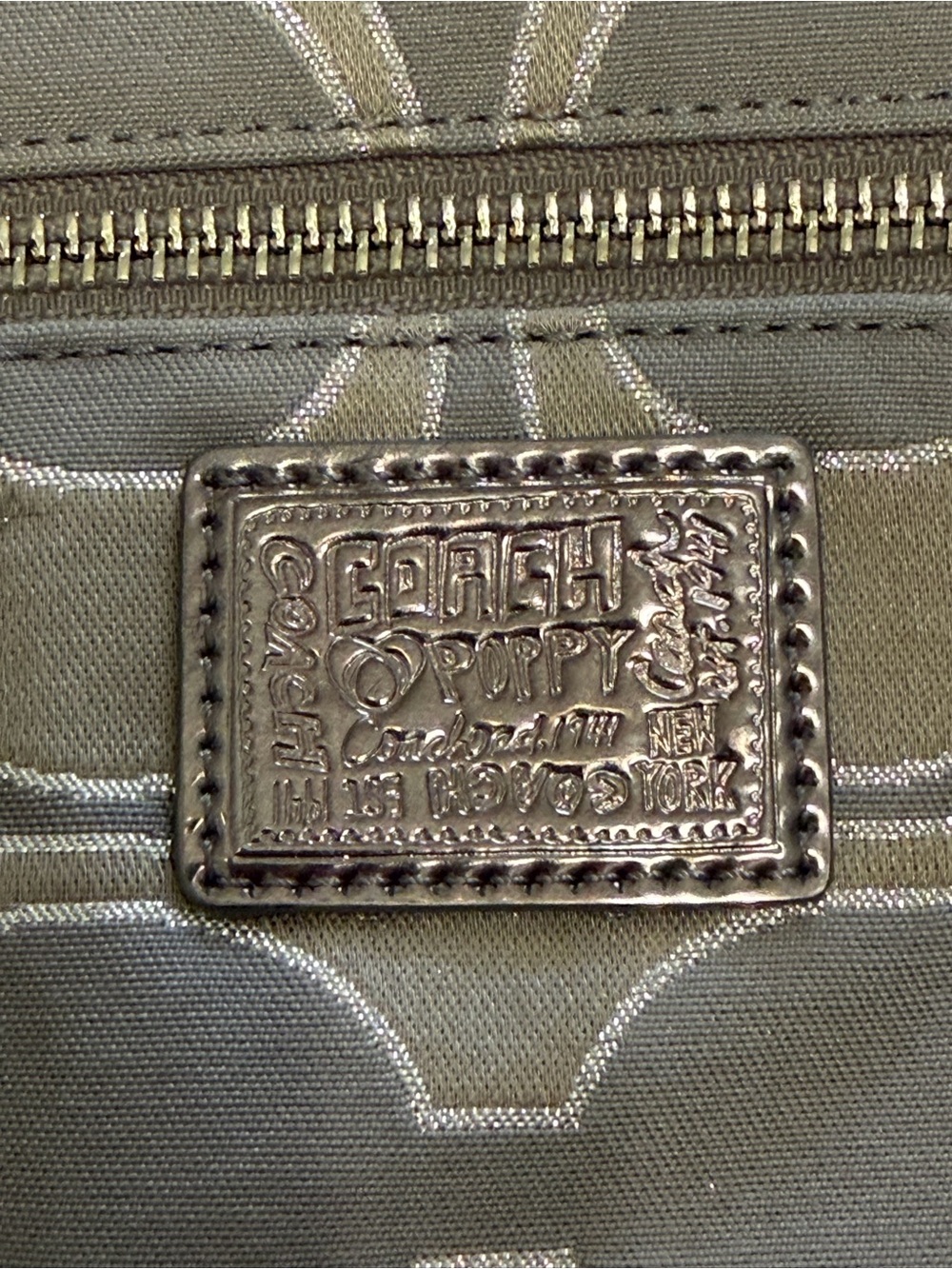 RARE: Coach Poppy Signature Jacquard Dome Satchel in Silver/Beige - Picture 3 of 5